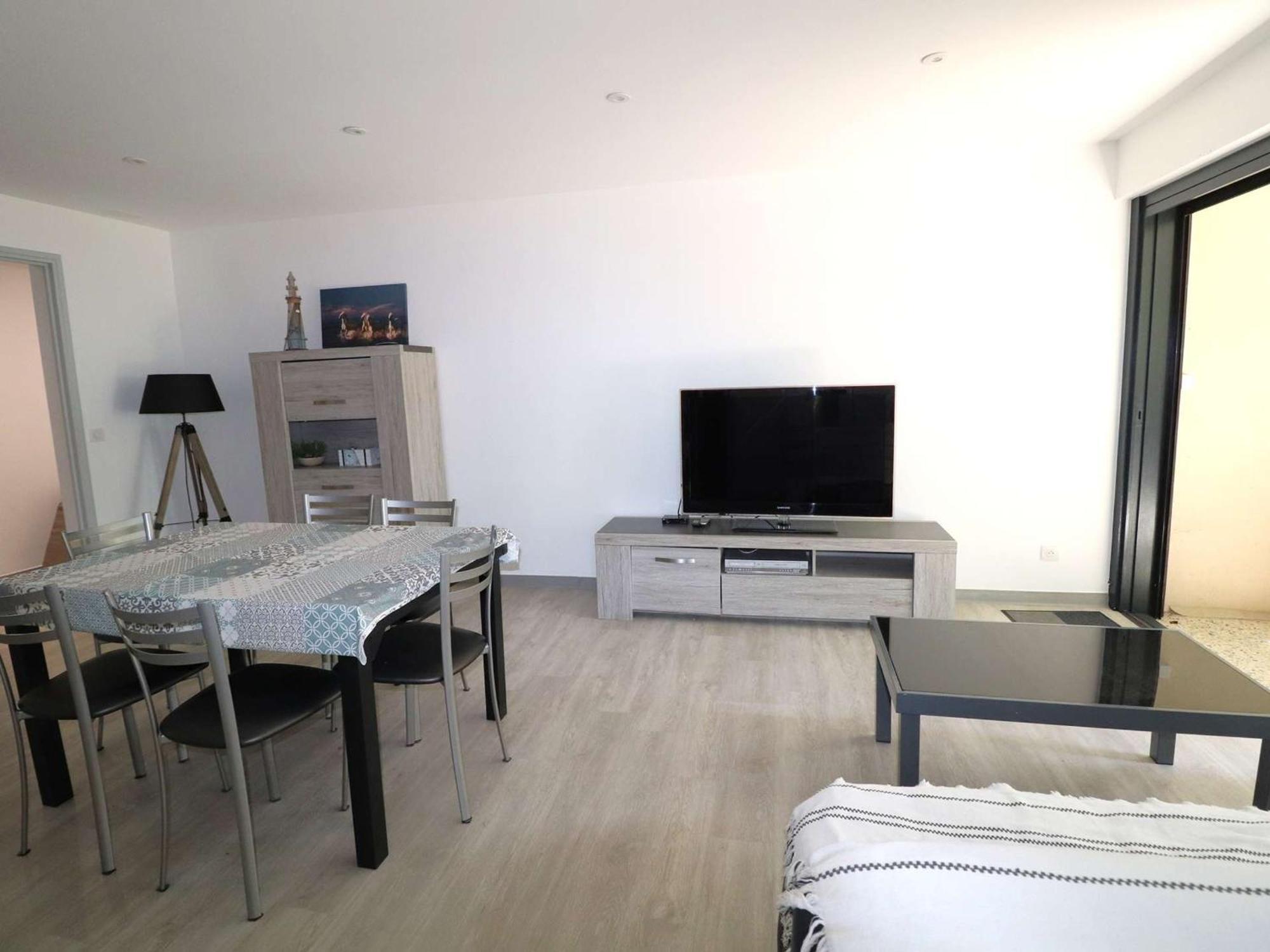 3 Pieces Climatise Avec Terrasse, Parking Prive, A 100M De La Plage, 7 Couchages - Fr-1-307-148 Le Grau-du-Roi Luaran gambar