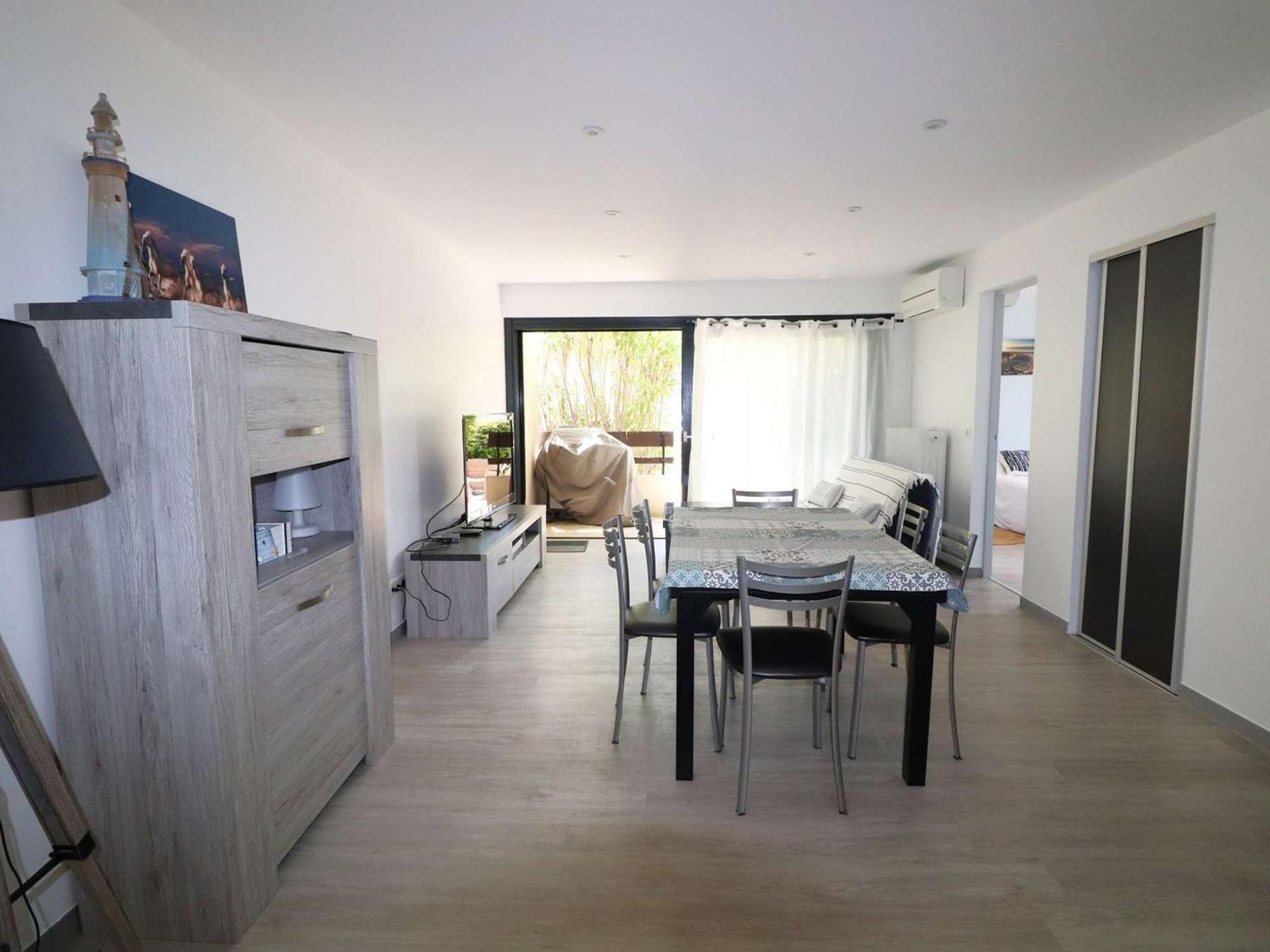 3 Pieces Climatise Avec Terrasse, Parking Prive, A 100M De La Plage, 7 Couchages - Fr-1-307-148 Le Grau-du-Roi Luaran gambar